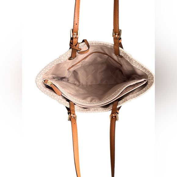 Michael Kors. Signature Logo Tote Bag. Color White-Cream. - Picture 8 of 16